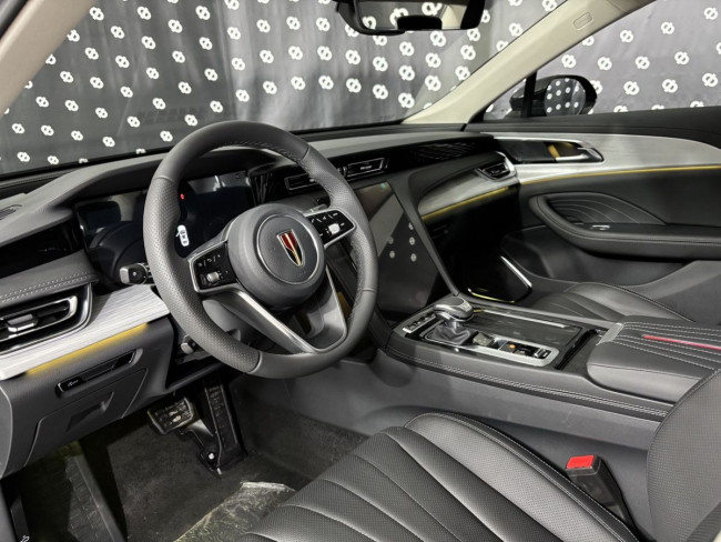 Hongqi H5 Делюкс Плюс (Deluxe+)