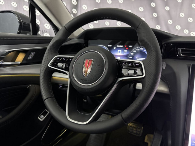Hongqi H5 Делюкс Плюс (Deluxe+)